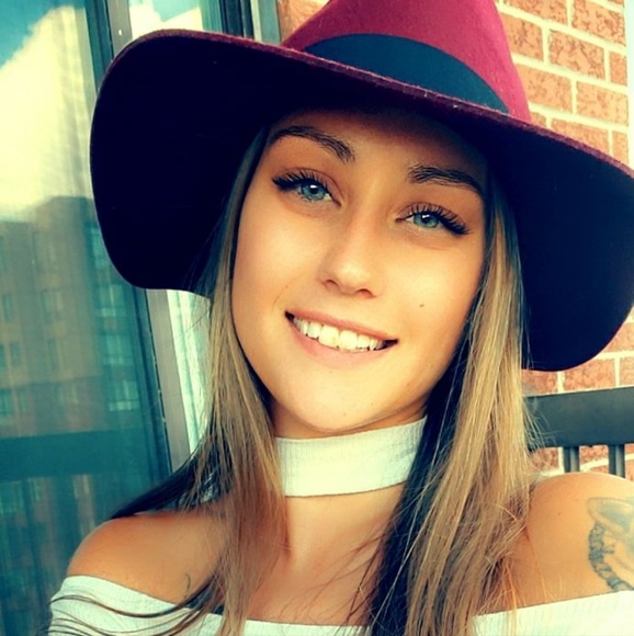 Meet your Posher, Renee - Picture 1 of 1